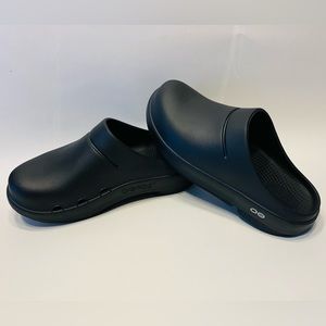 Oofos Oocloog women’s clog black